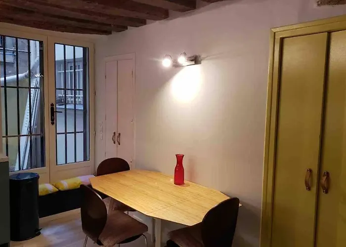 Charming Saint Germain Pres Rue De Ciseaux *