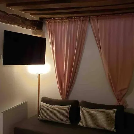 Charming Saint Germain Pres Rue De Ciseaux