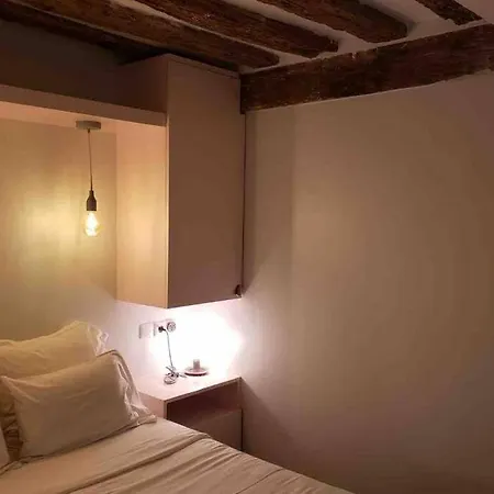 Appartement Charming Saint Germain Pres Rue De Ciseaux