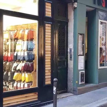 Charming Saint Germain Pres Rue De Ciseaux פריז