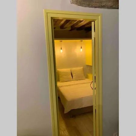 Charming Saint Germain Pres Rue De Ciseaux Apartment