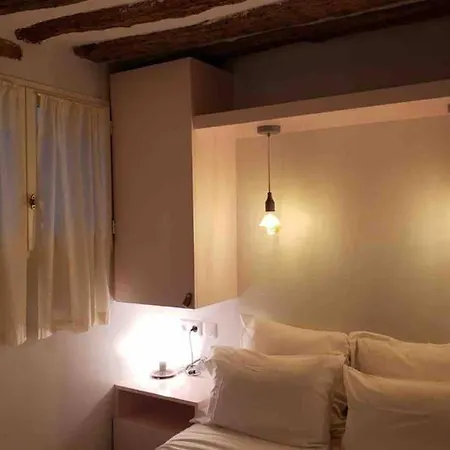 Charming Saint Germain Pres Rue De Ciseaux Apartment *