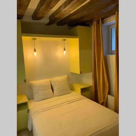 Apartment Charming Saint Germain Pres Rue De Ciseaux Paris