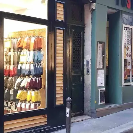 Charming Saint Germain Pres Rue De Ciseaux *