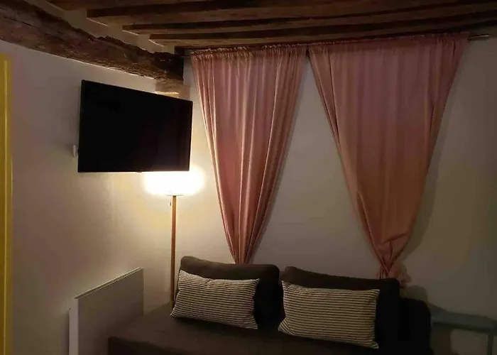 Charming Saint Germain Pres Rue De Ciseaux